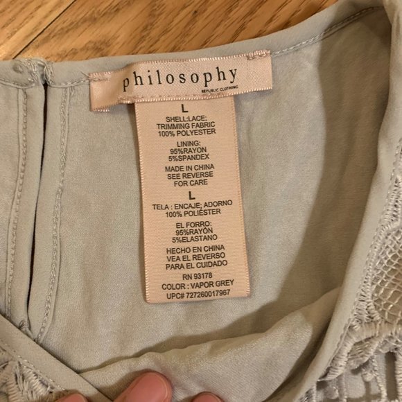 Women’s Gray Lace Tops L - Picture 2 of 4